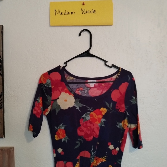 Medium Nicole Lularoe - Picture 3 of 16